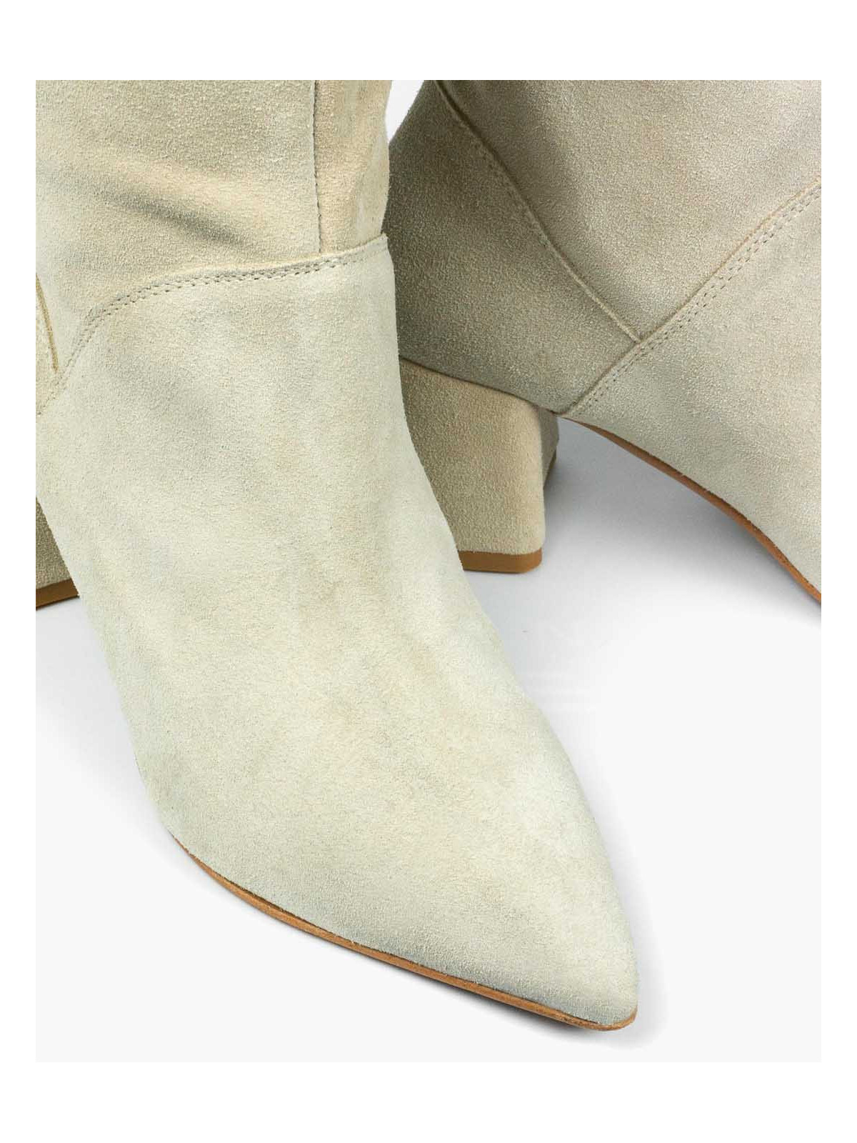 Beżowe kozaki damskie skórzane