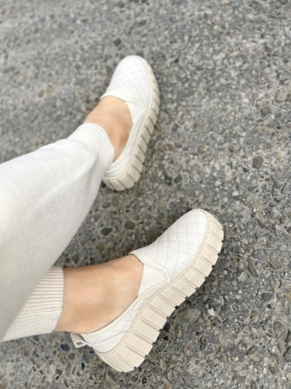 Beżowe półbuty damskie skórzane