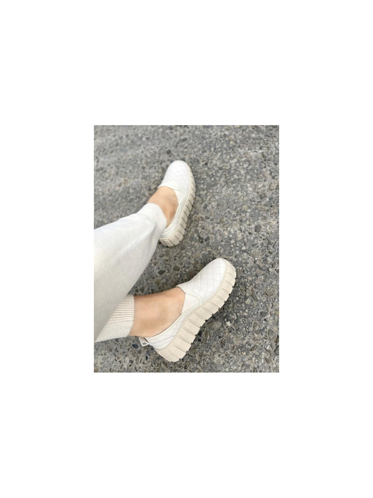 Beżowe półbuty damskie skórzane