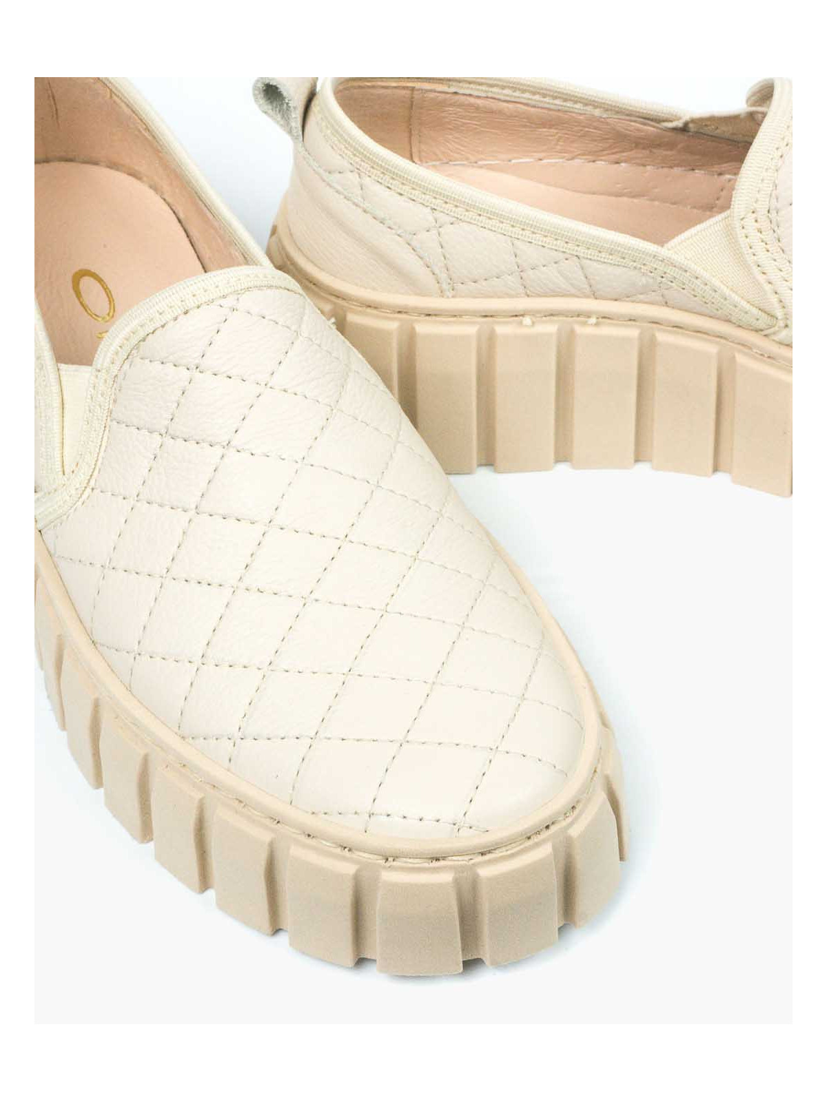 Beżowe półbuty damskie skórzane