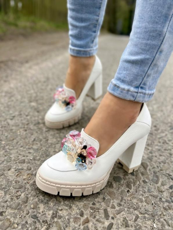 Białe półbuty damskie skórzane