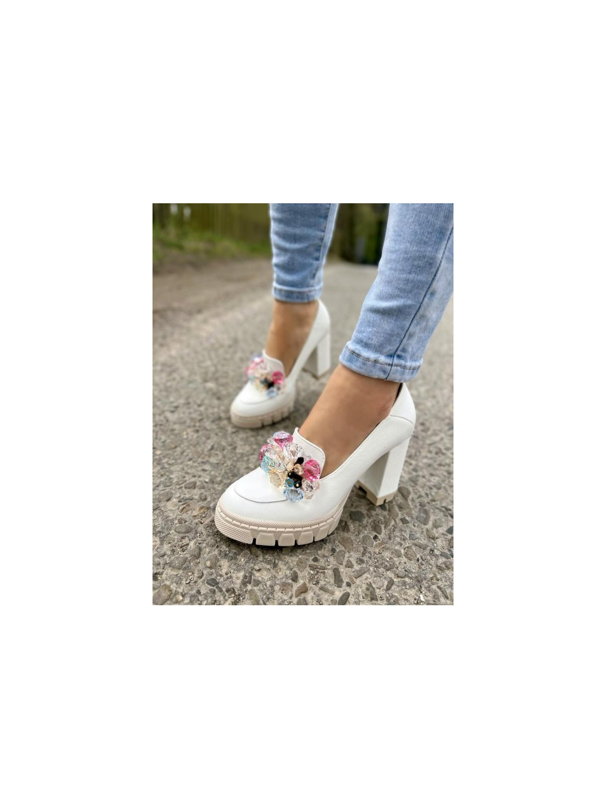 Białe półbuty damskie skórzane