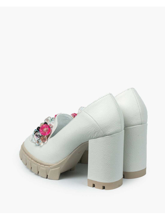 Białe półbuty damskie skórzane