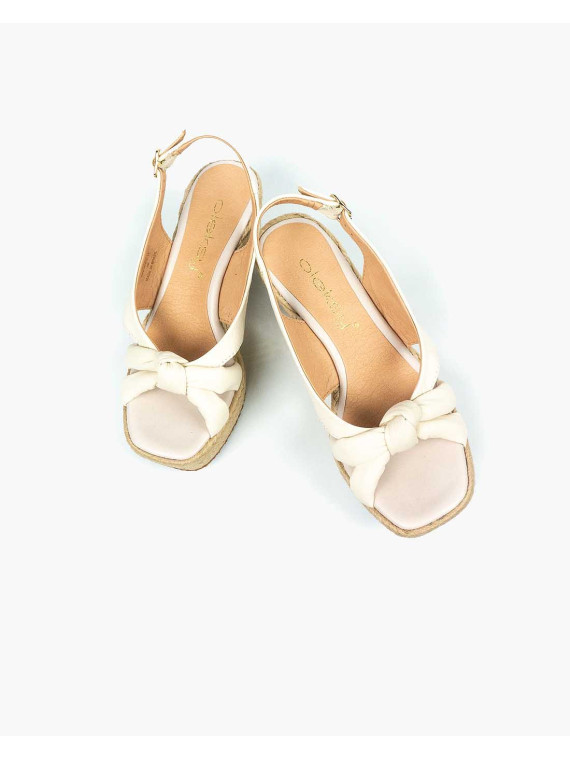 Kremowe sandały damskie skórzane
