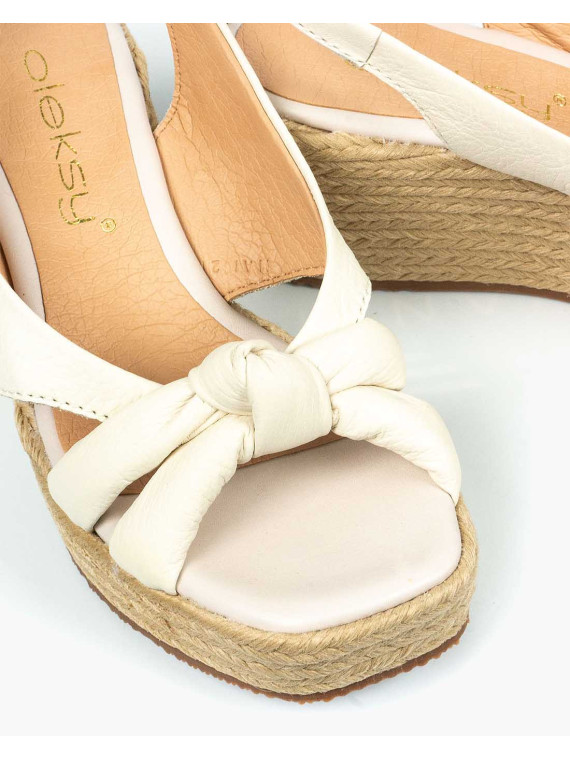Kremowe sandały damskie skórzane