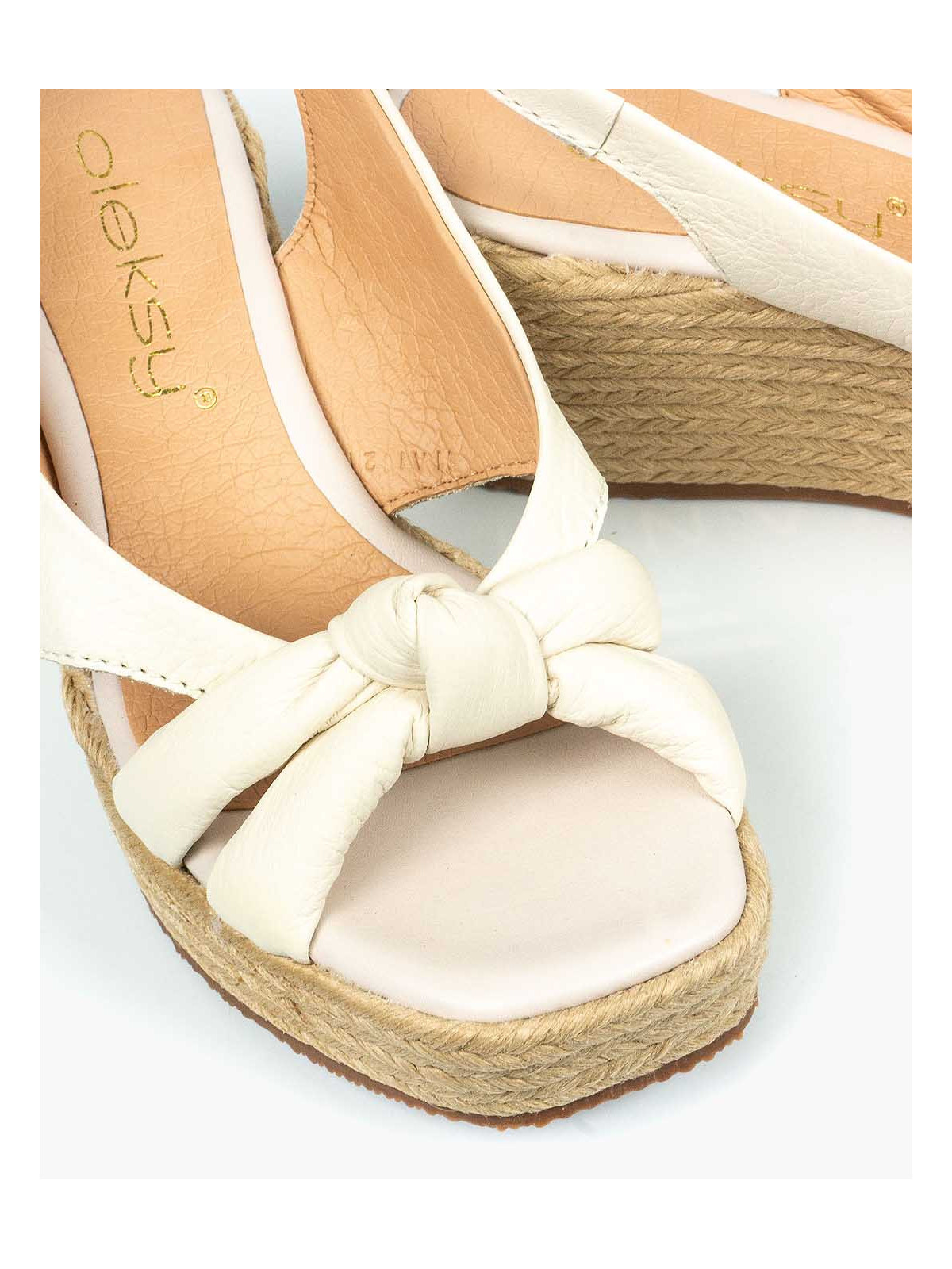 Kremowe sandały damskie skórzane