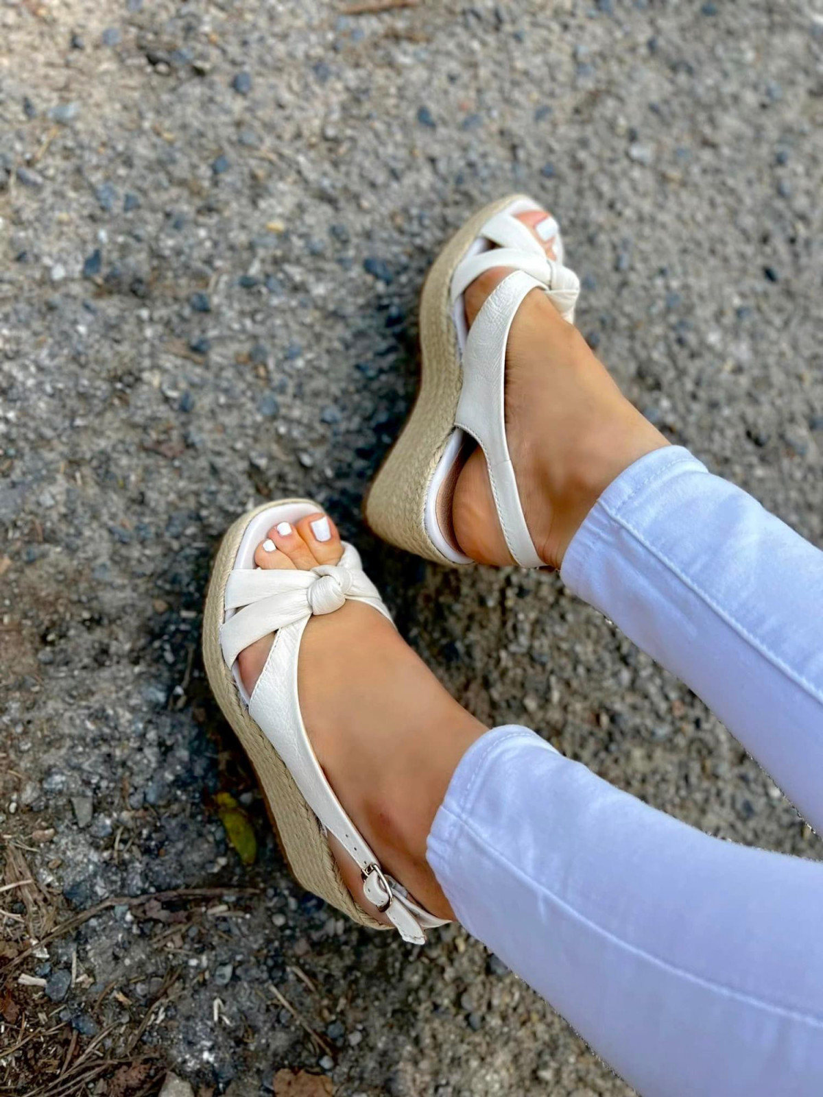 Kremowe sandały damskie skórzane