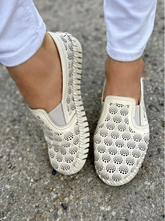 Kremowe półbuty damskie skórzane