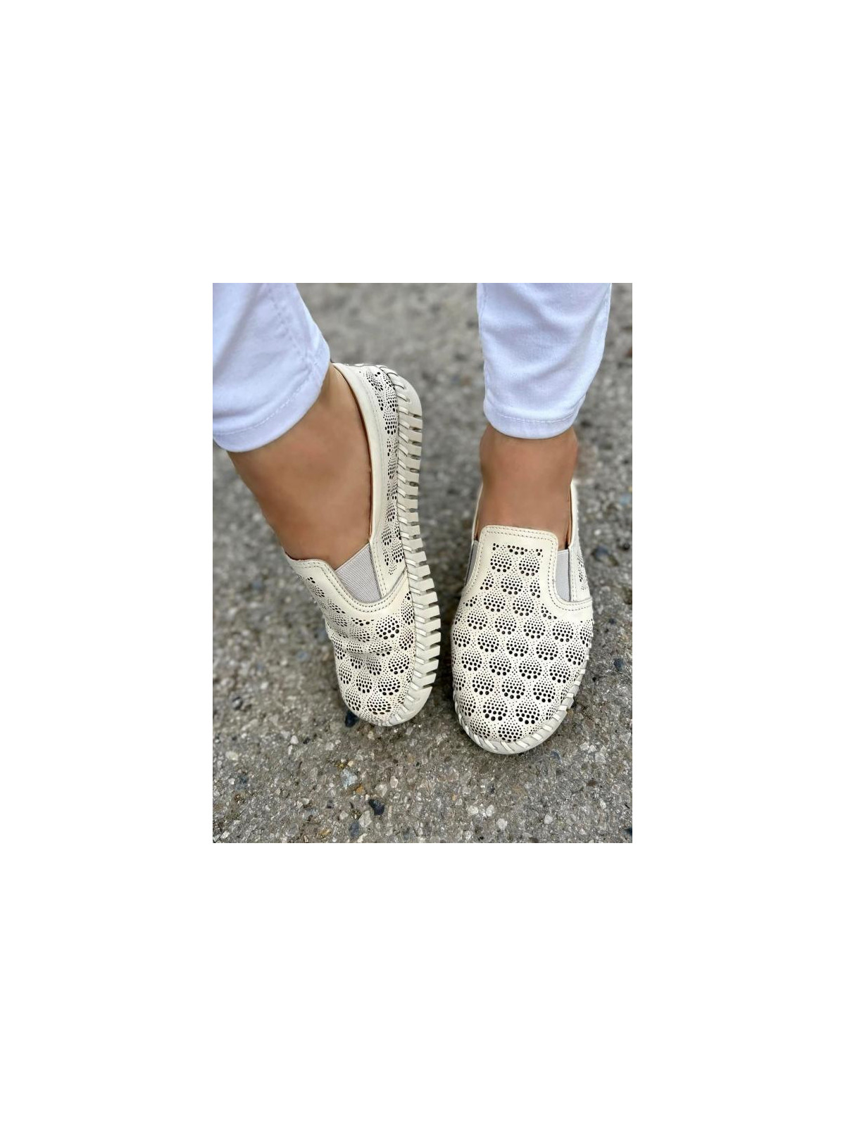 Kremowe półbuty damskie skórzane