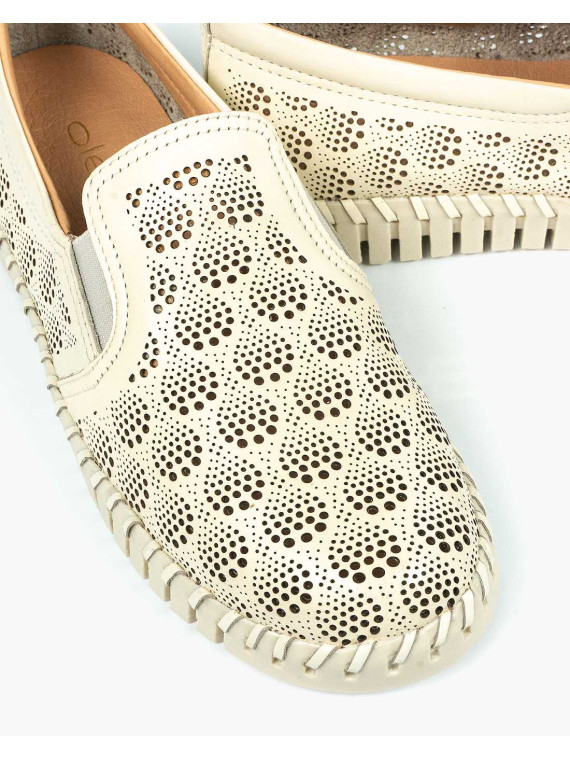 Kremowe półbuty damskie skórzane