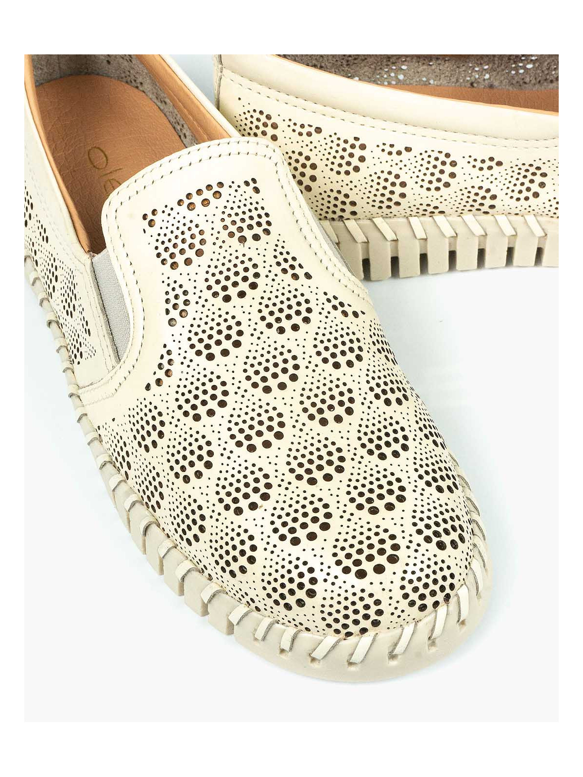 Kremowe półbuty damskie skórzane