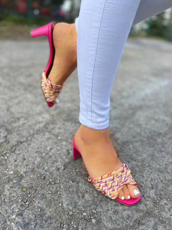 Różowe klapki damskie skórzane