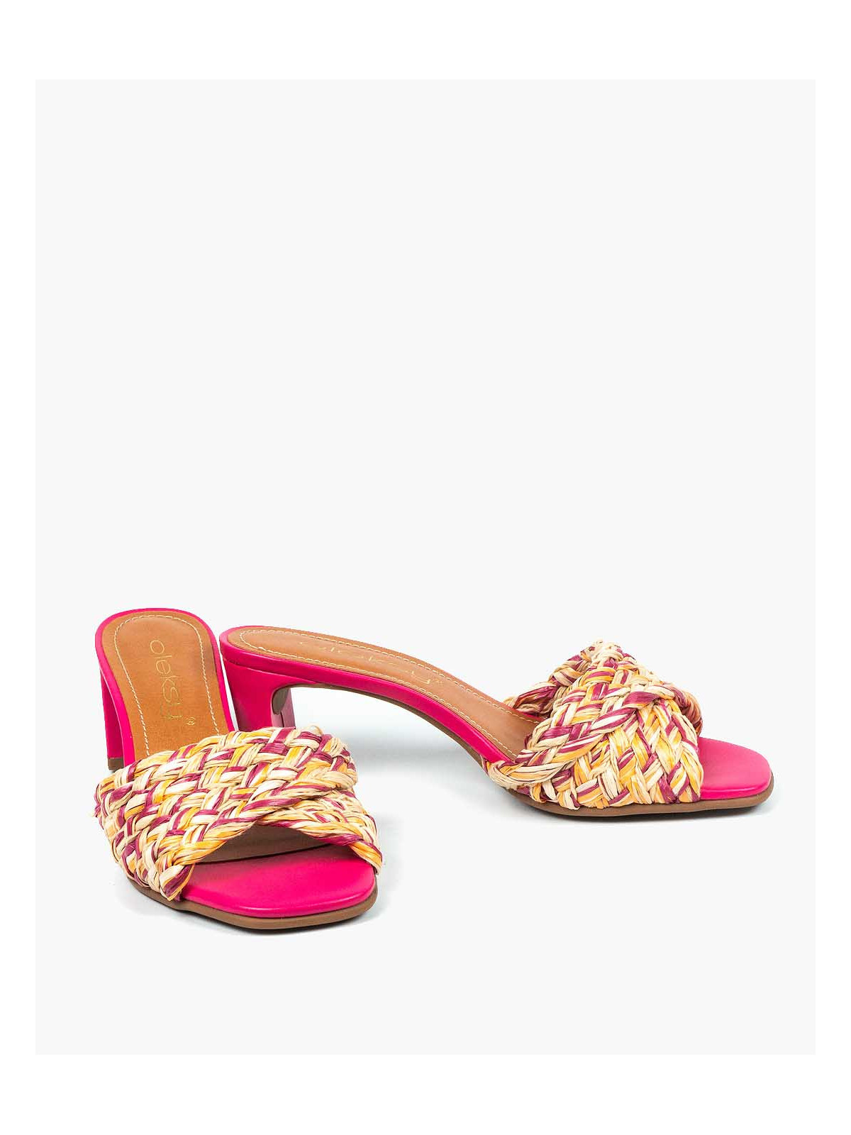 Różowe klapki damskie skórzane