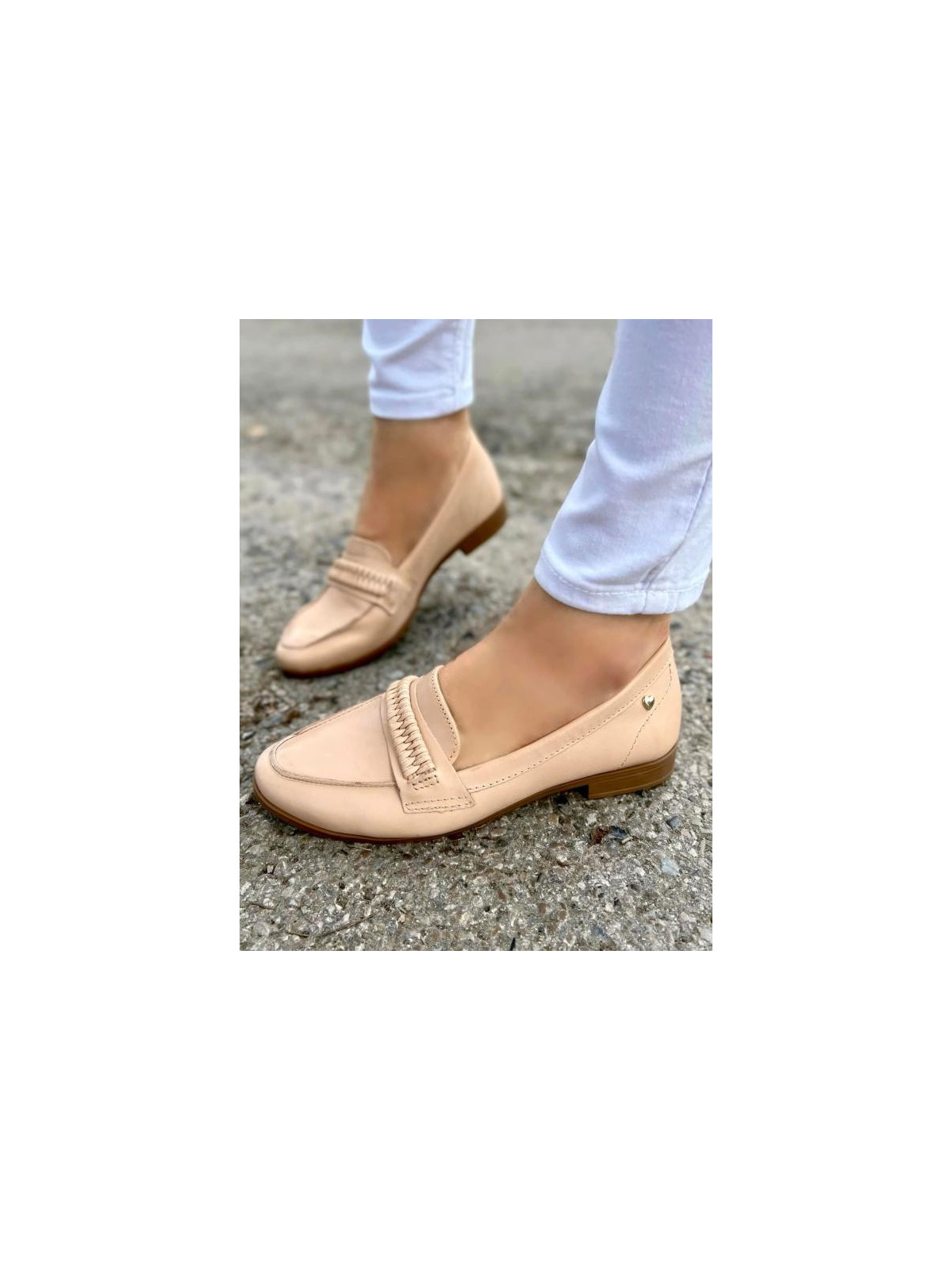 Beżowe mokasyny damskie skórzane