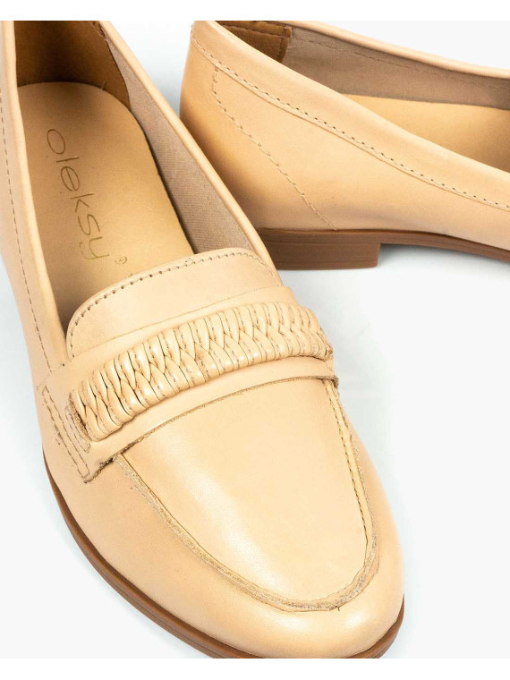 Beżowe mokasyny damskie skórzane