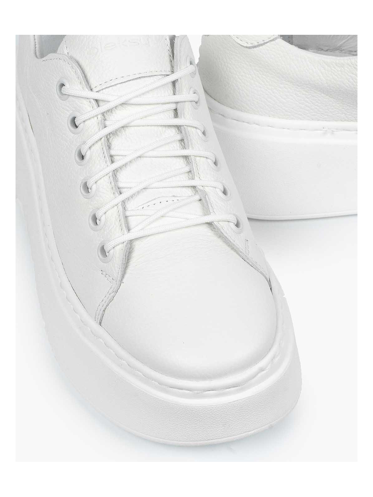 Białe trampki damskie skórzane