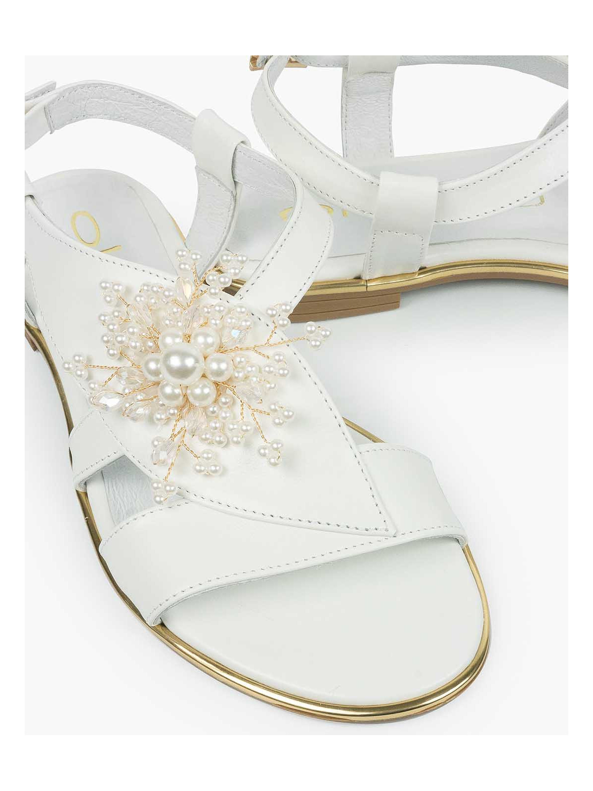 Białe sandały damskie skórzane