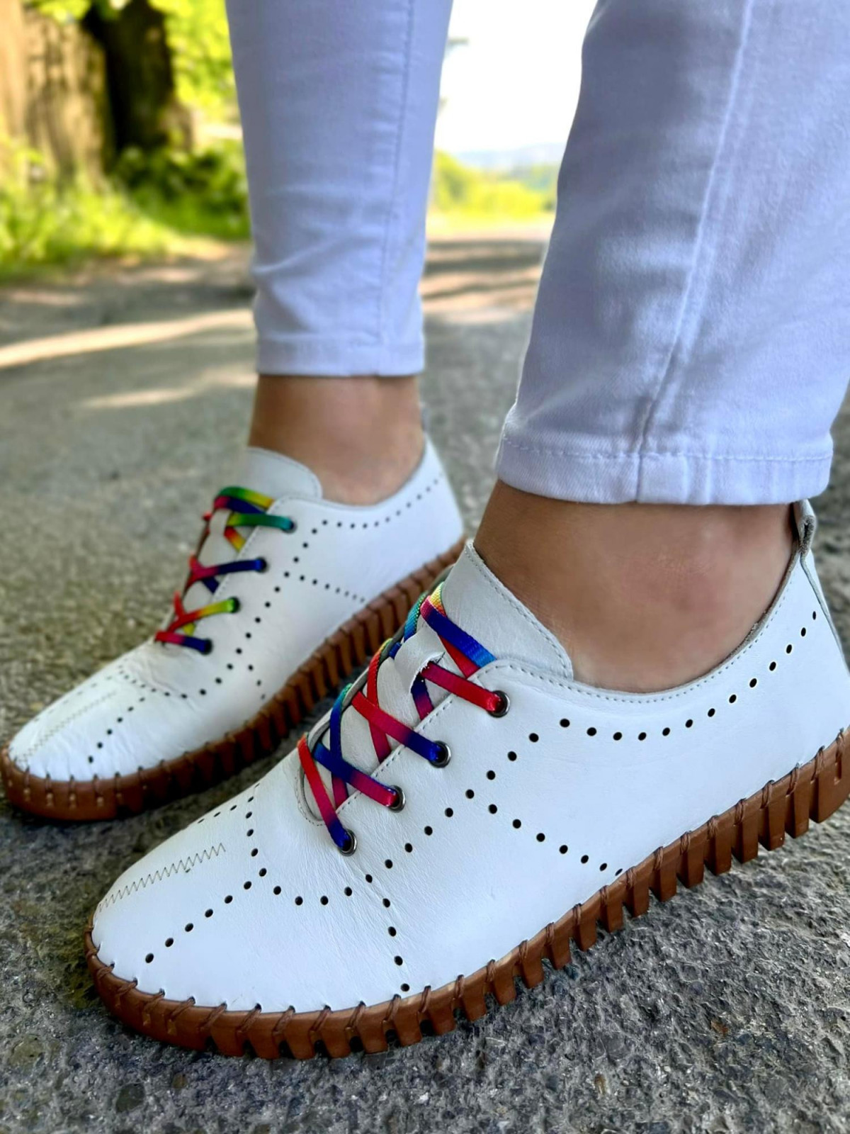 Białe trampki damskie skórzane