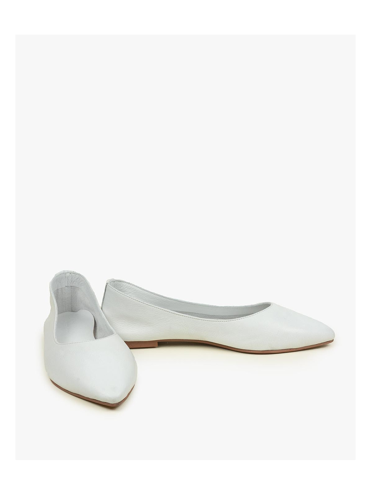 Białe baleriny damskie skórzane