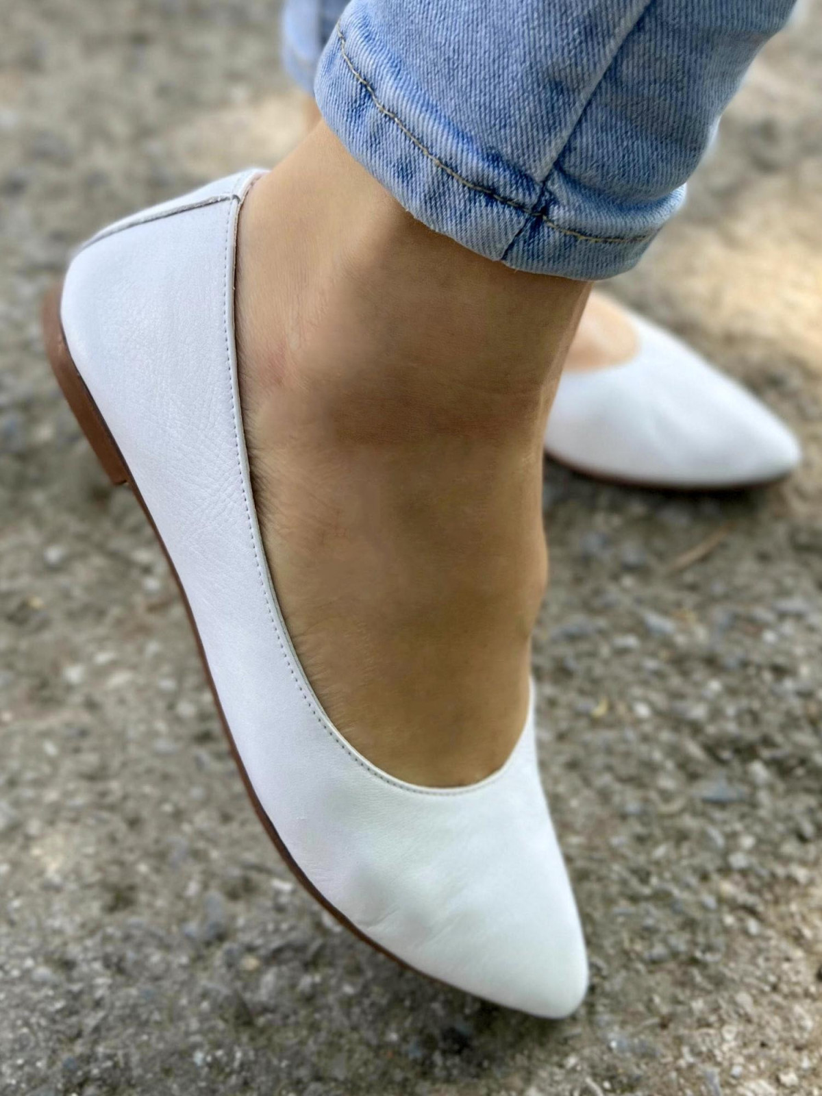 Białe baleriny damskie skórzane