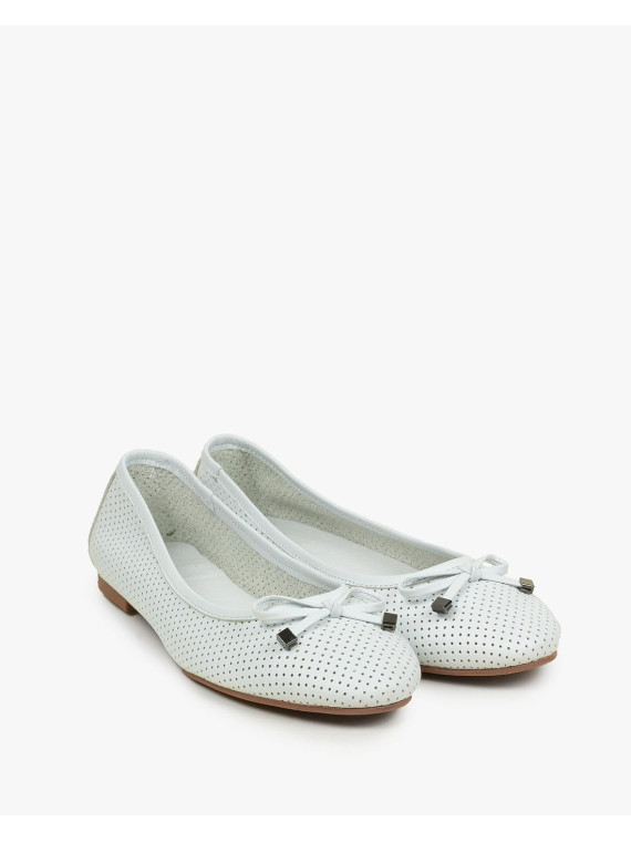 Białe baleriny damskie skórzane