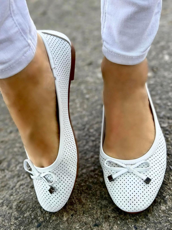 Białe baleriny damskie skórzane