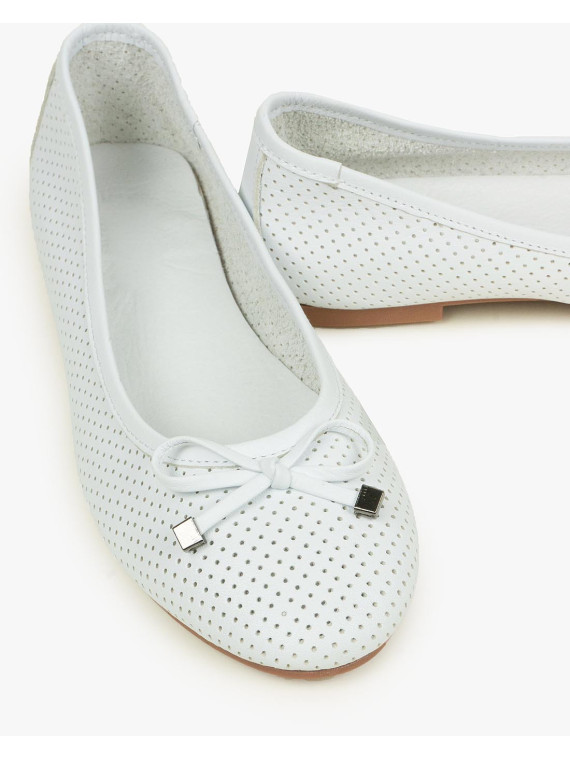 Białe baleriny damskie skórzane