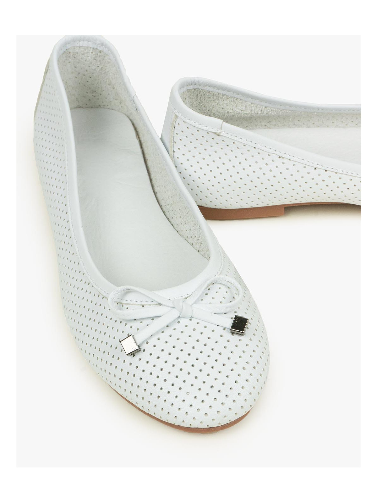 Białe baleriny damskie skórzane
