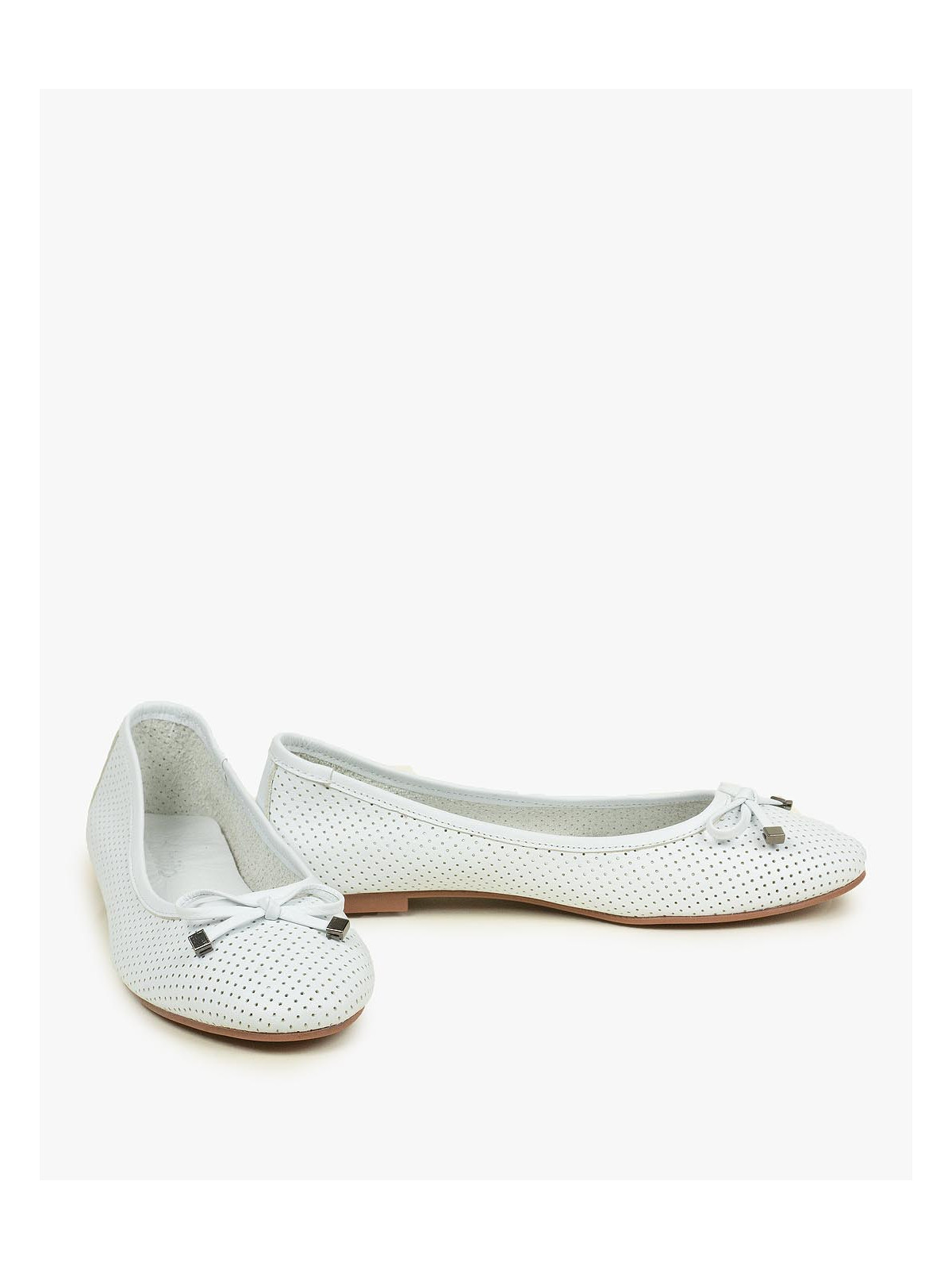 Białe baleriny damskie skórzane