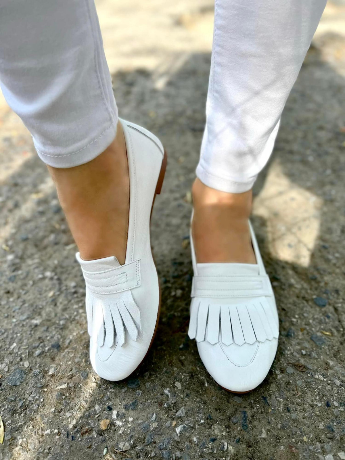 Białe mokasyny damskie skórzane
