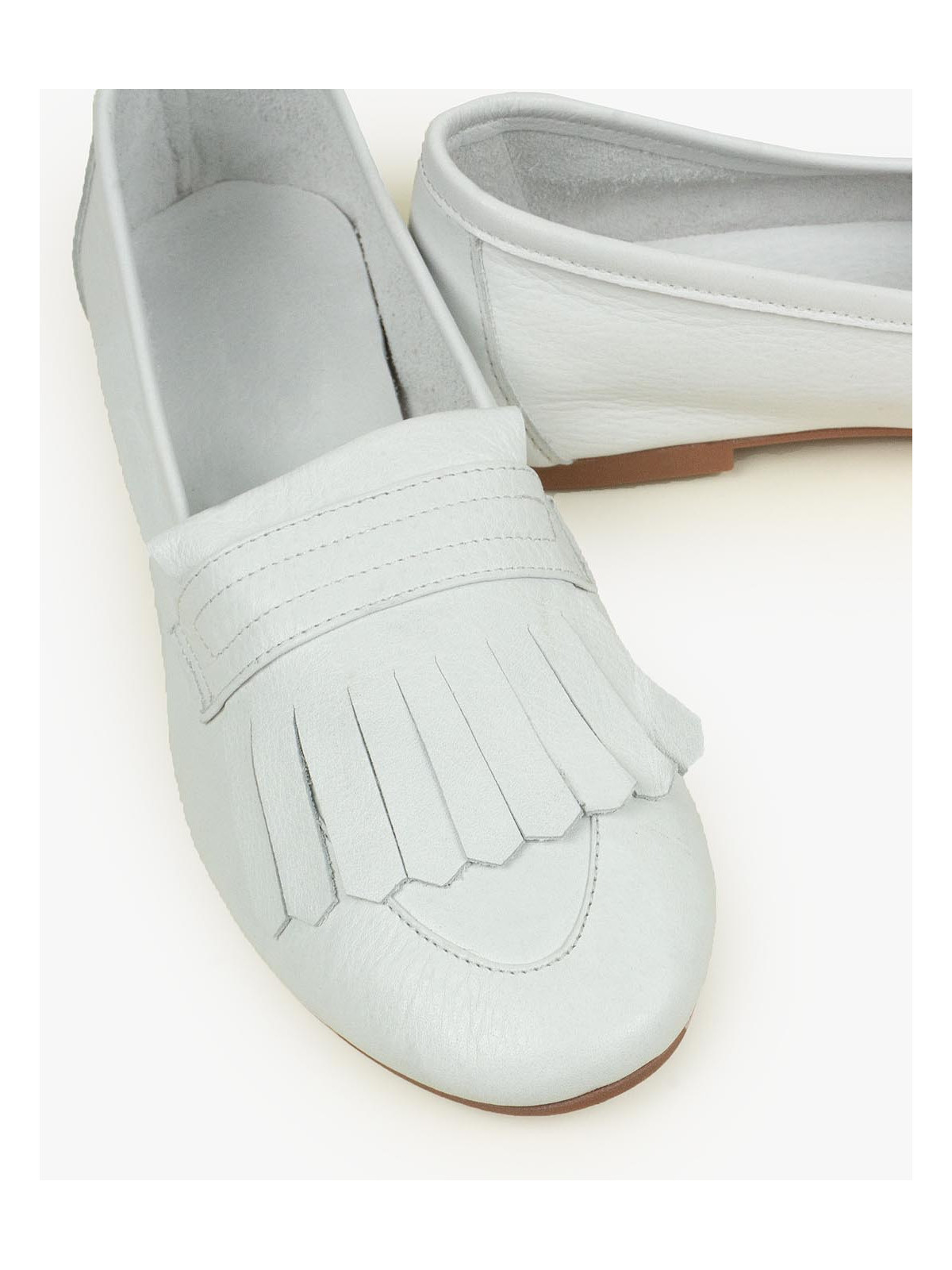 Białe mokasyny damskie skórzane