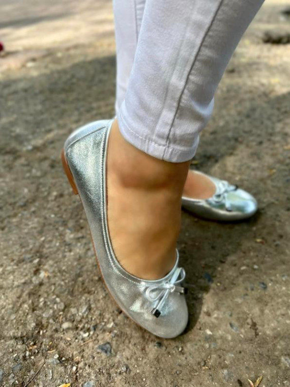 Srebrne baleriny damskie skórzane