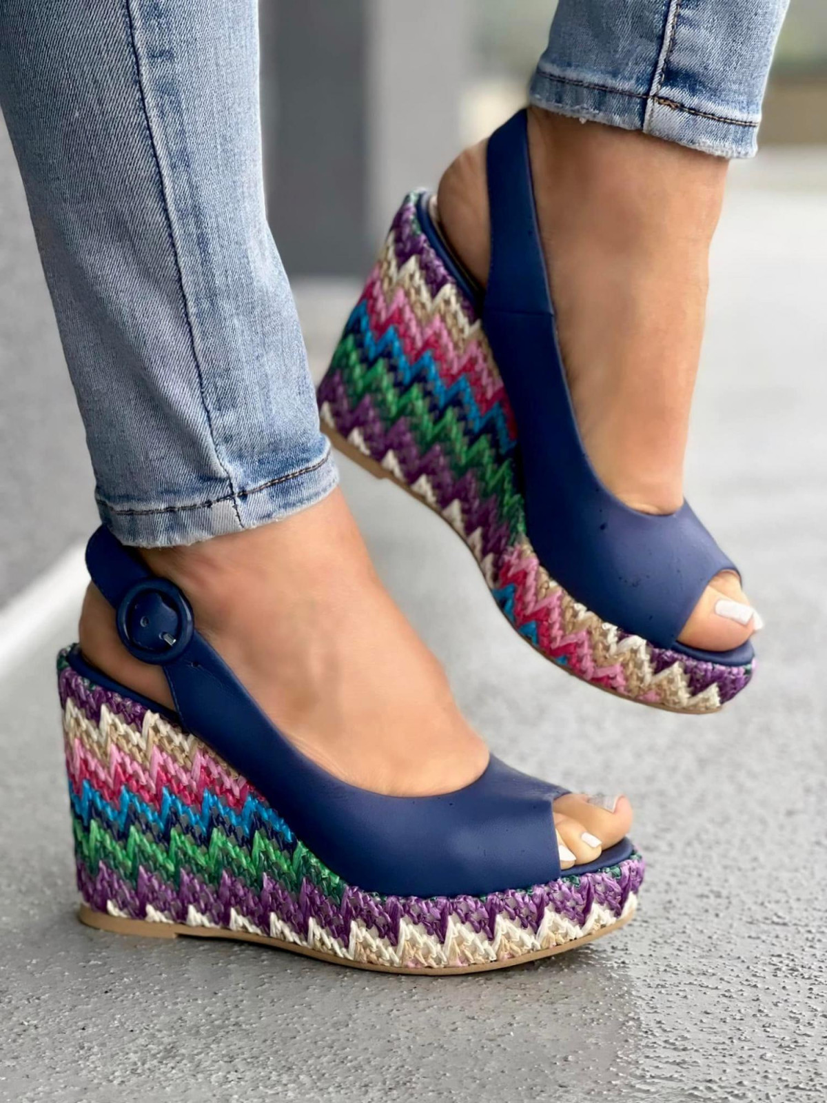 Granatowe sandały damskie skórzane