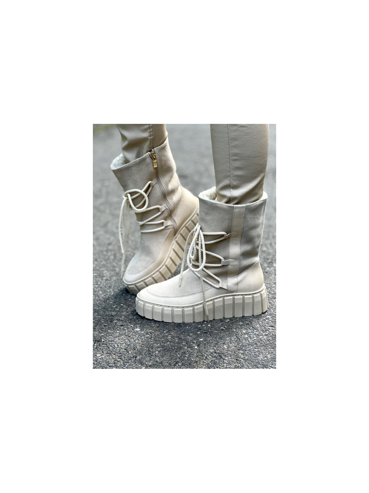 Beżowe śniegowce damskie skórzane