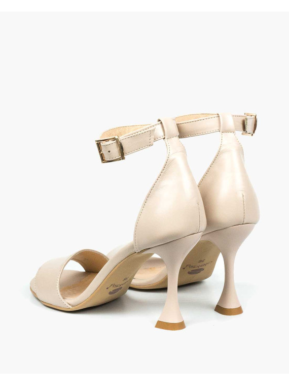 Beżowe sandały damskie skórzane