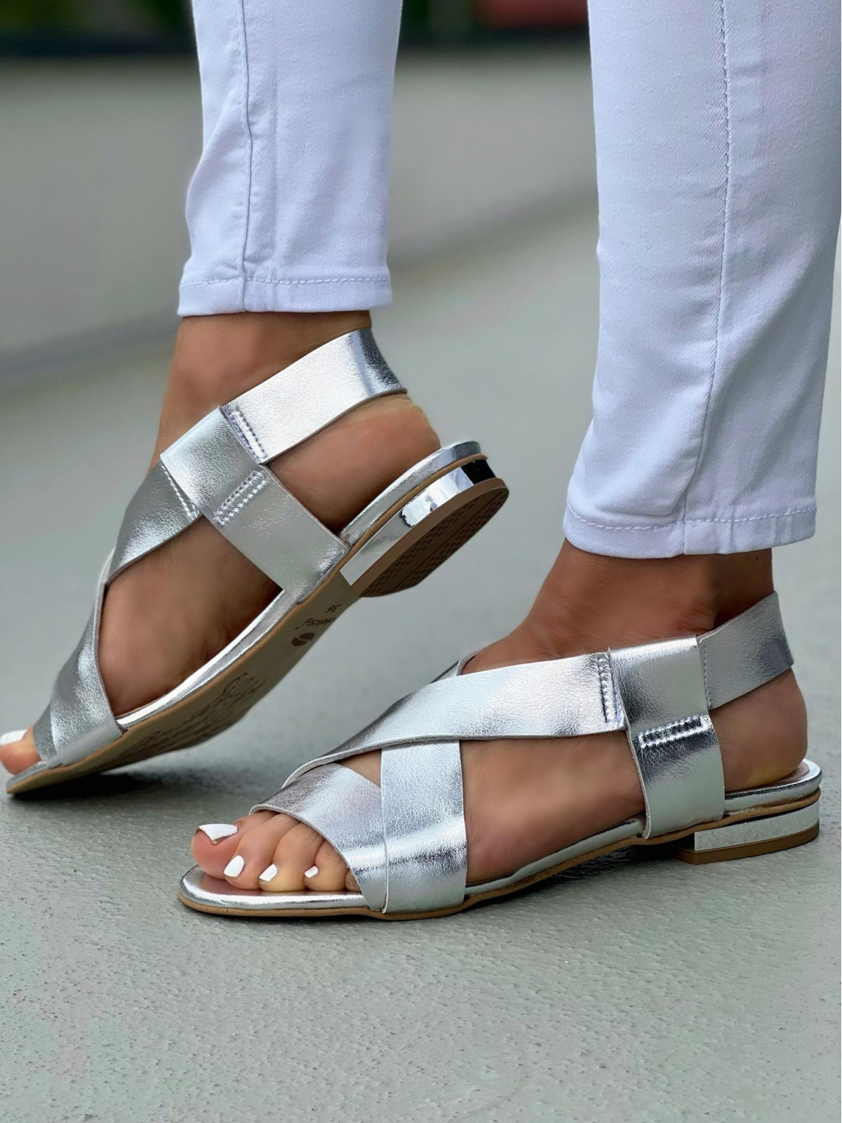 Srebrne sandały damskie skórzane