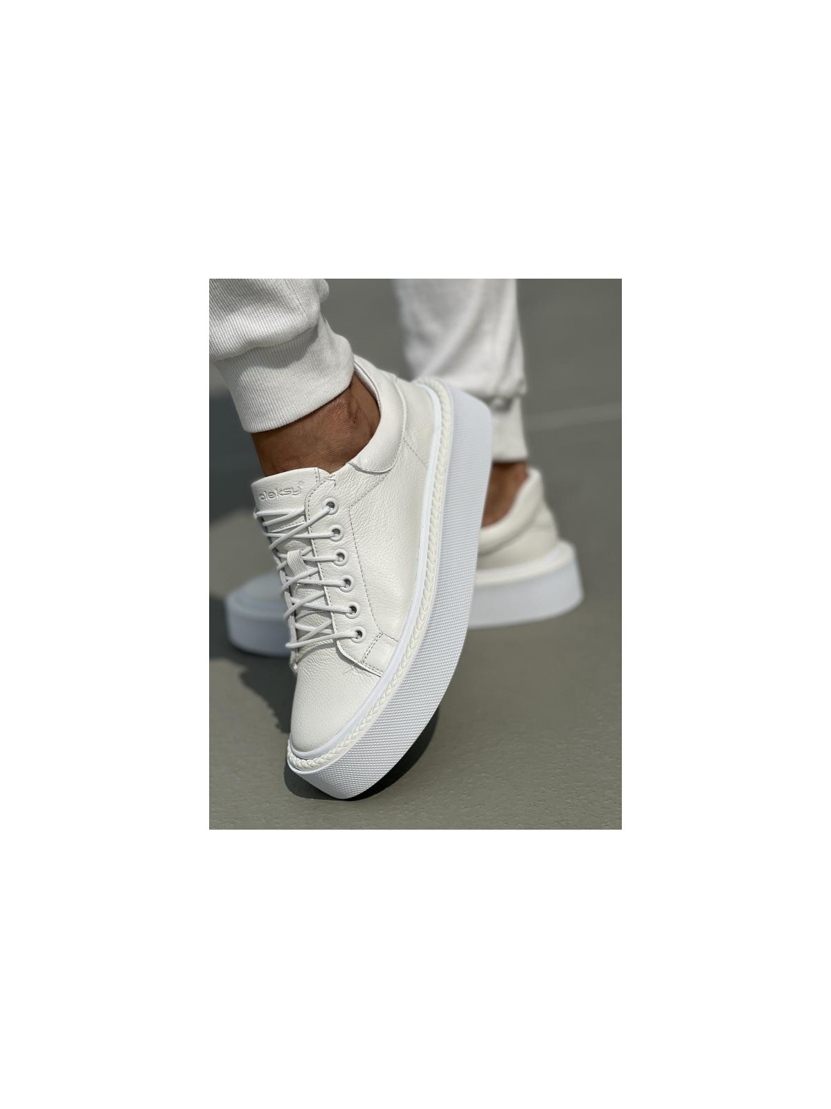 Białe trampki damskie skórzane