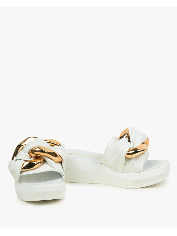 Białe klapki damskie skórzane