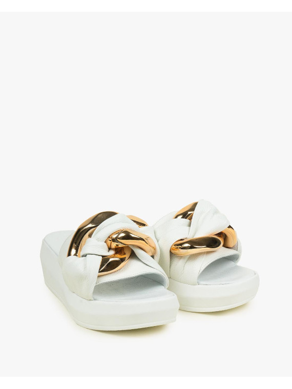 Białe klapki damskie skórzane