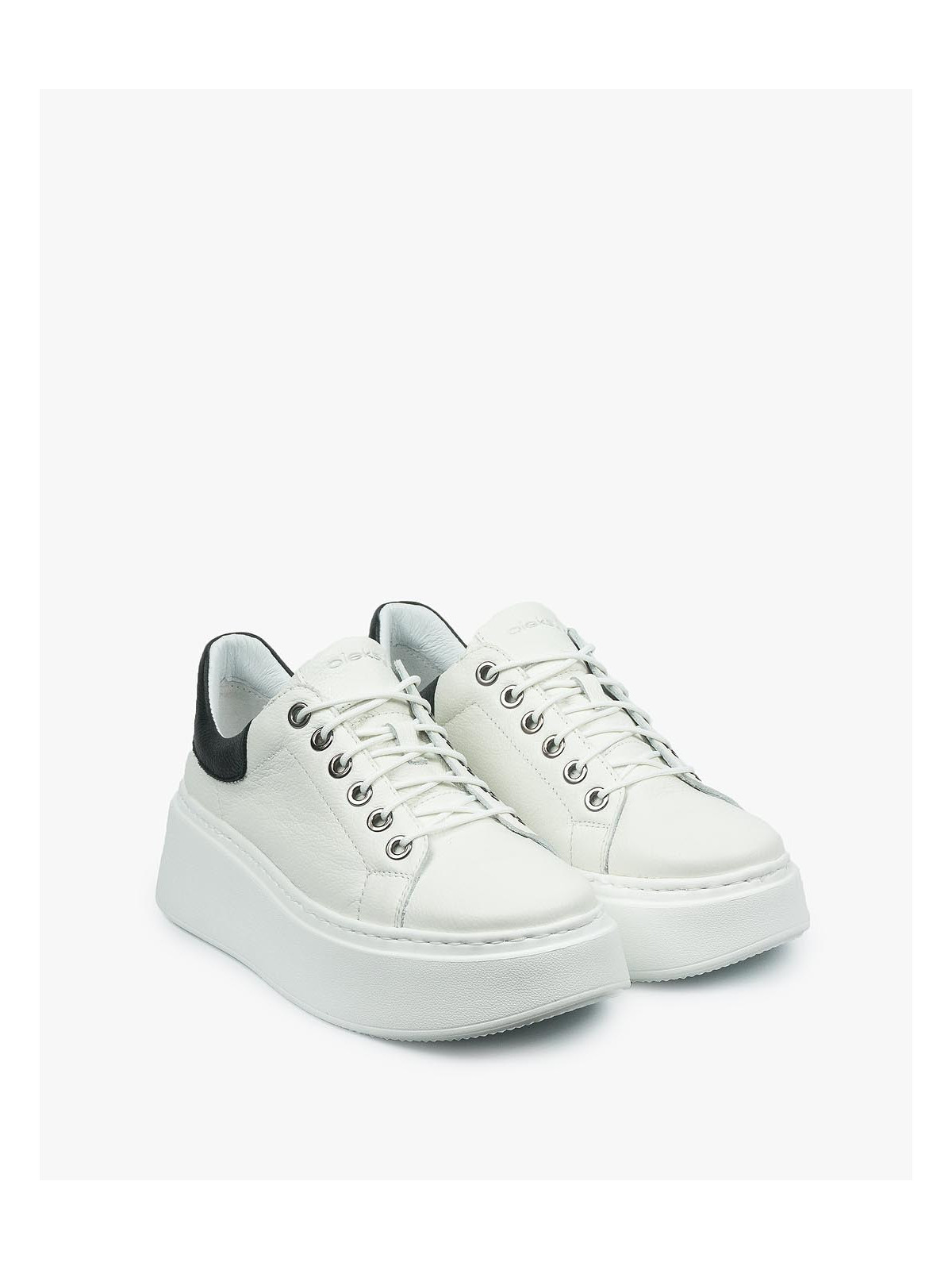 Białe trampki damskie skórzane