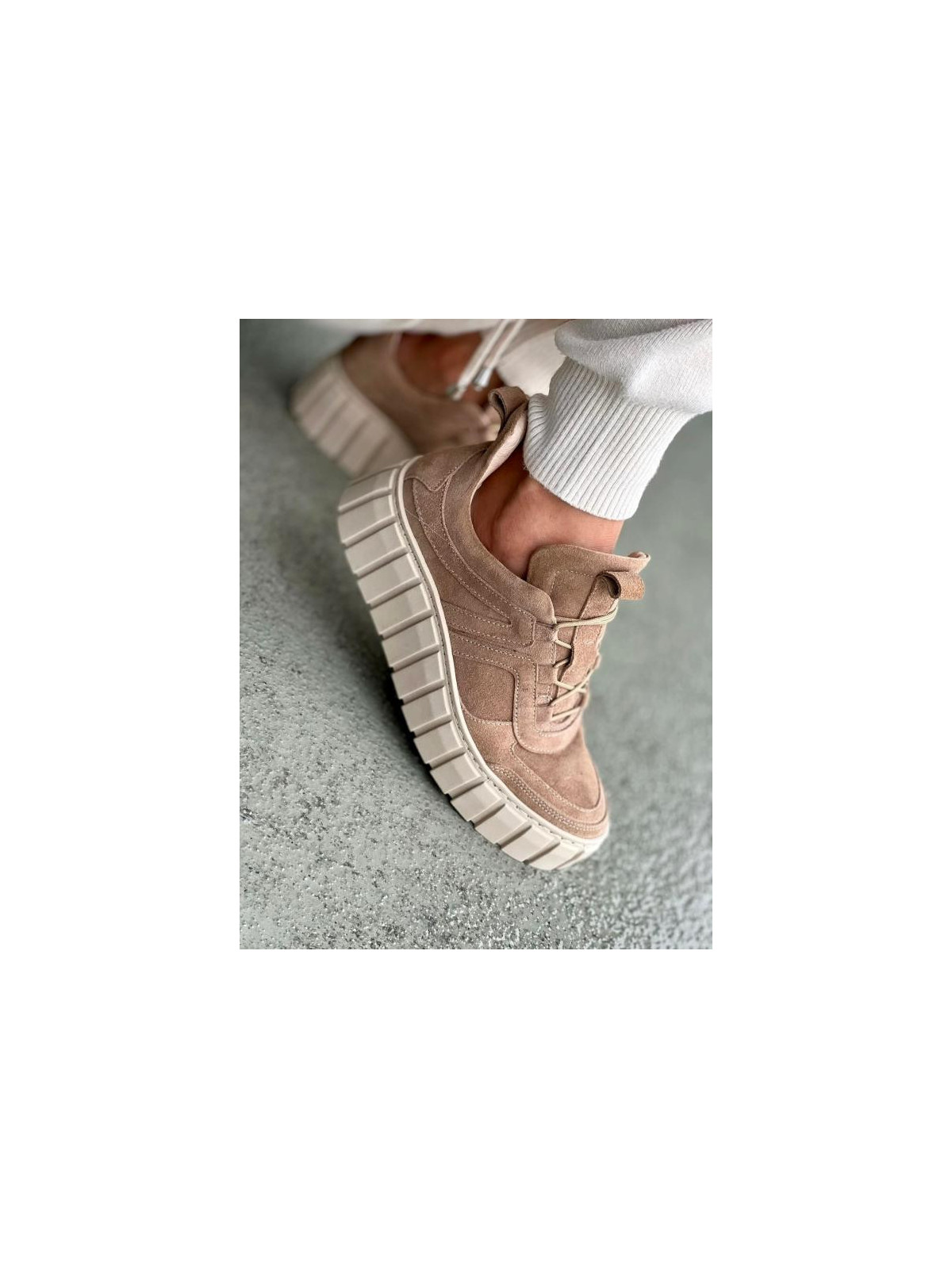 Beżowe trampki damskie skórzane