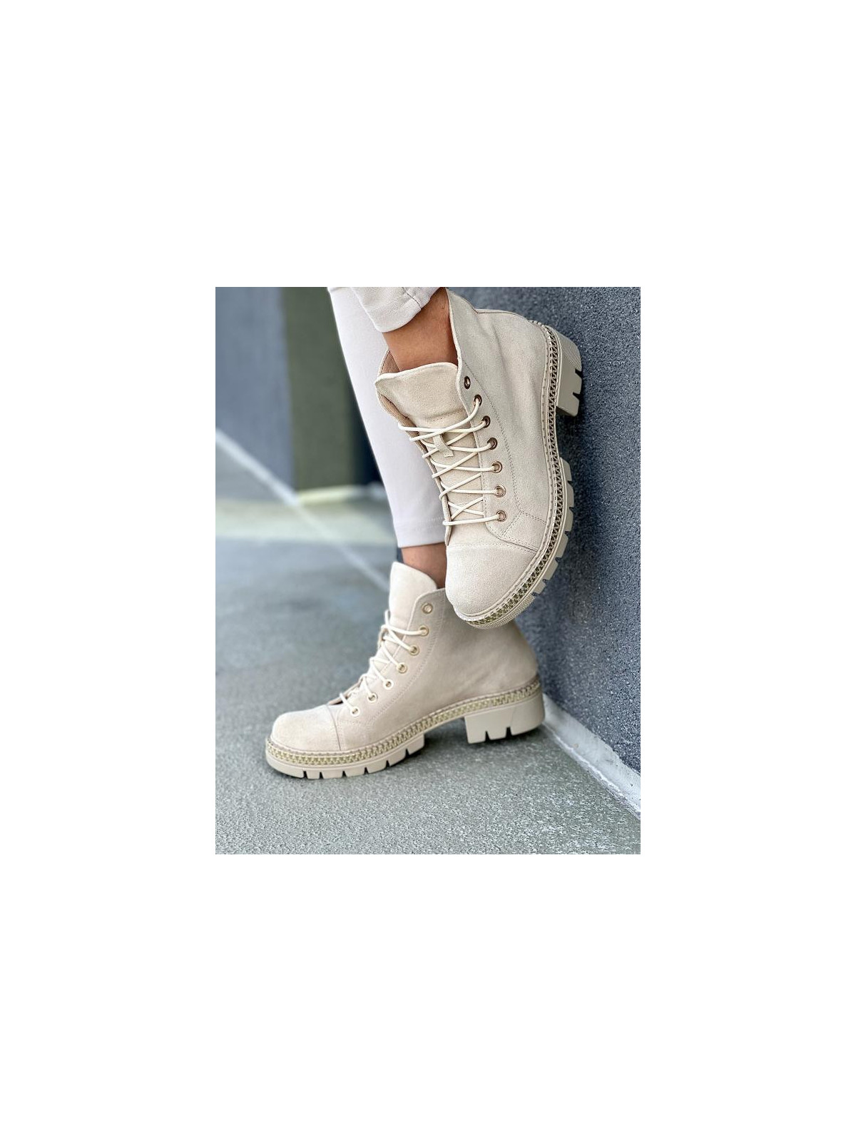 Beżowe trapery damskie skórzane