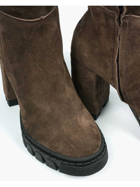 Brązowe kozaki damskie skórzane