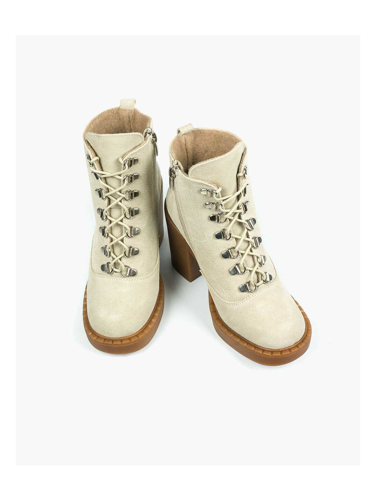 Beżowe botki damskie skórzane