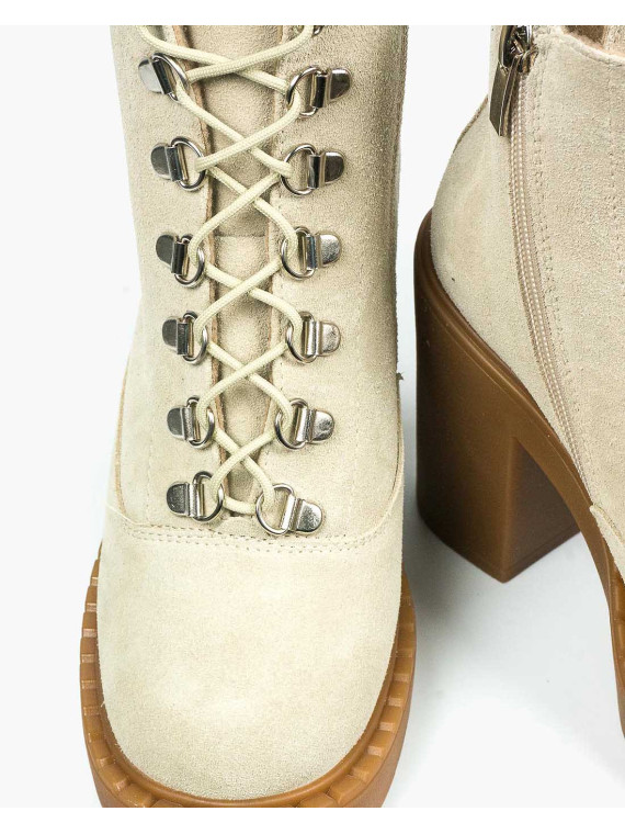 Beżowe botki damskie skórzane