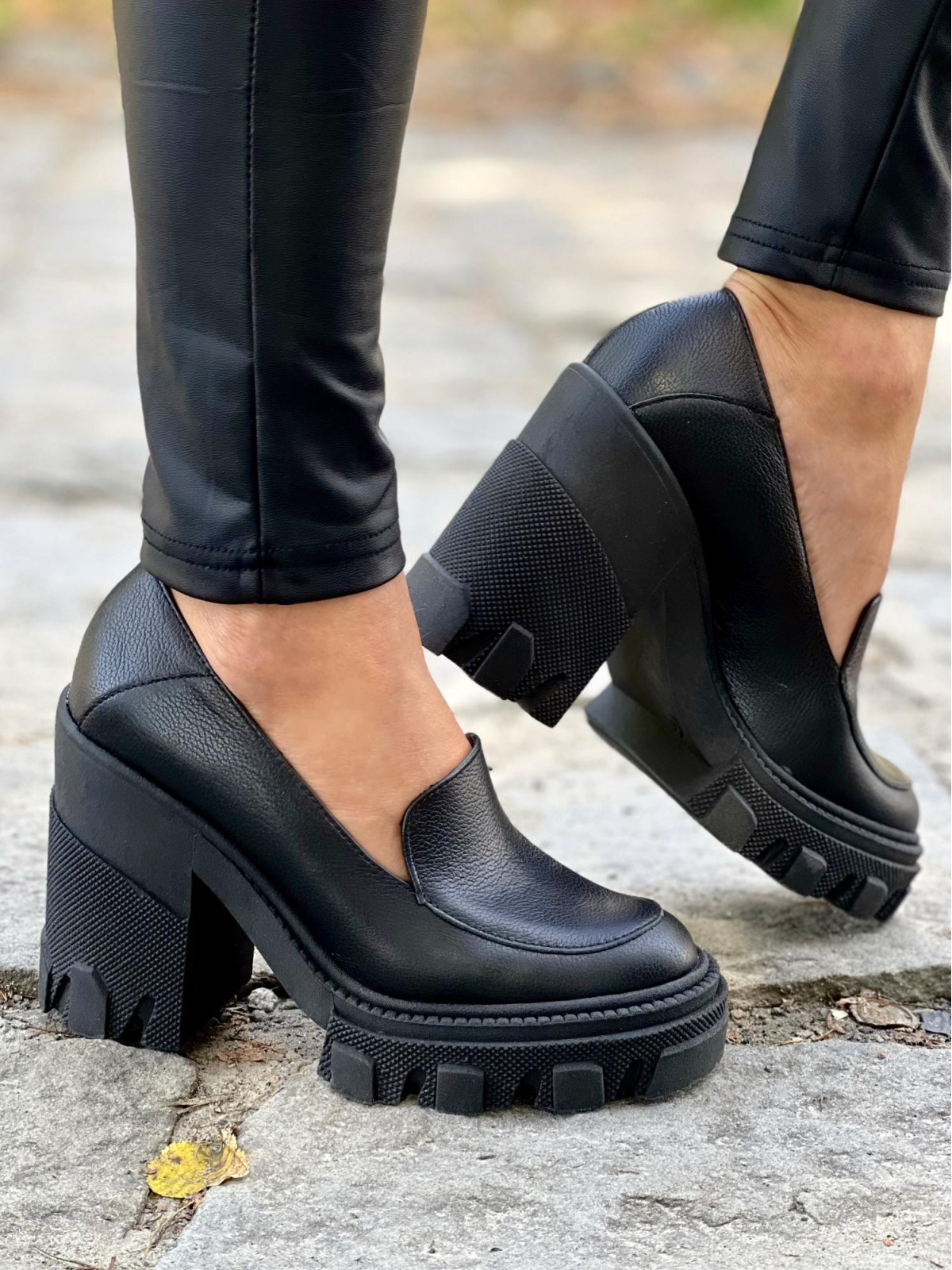 Czarne półbuty damskie skórzane