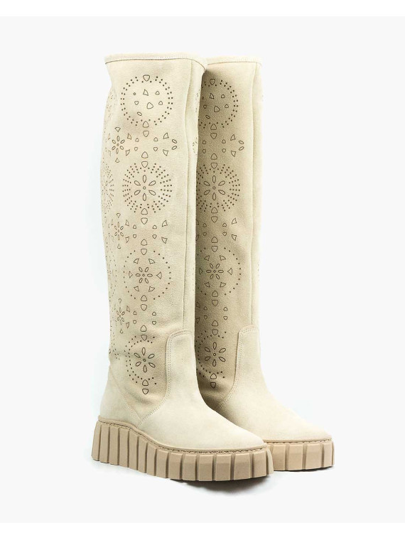 Beżowe kozaki damskie skórzane