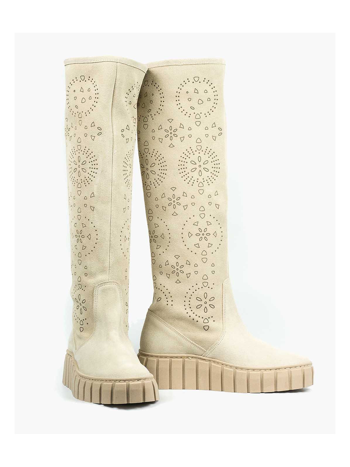 Beżowe kozaki damskie skórzane