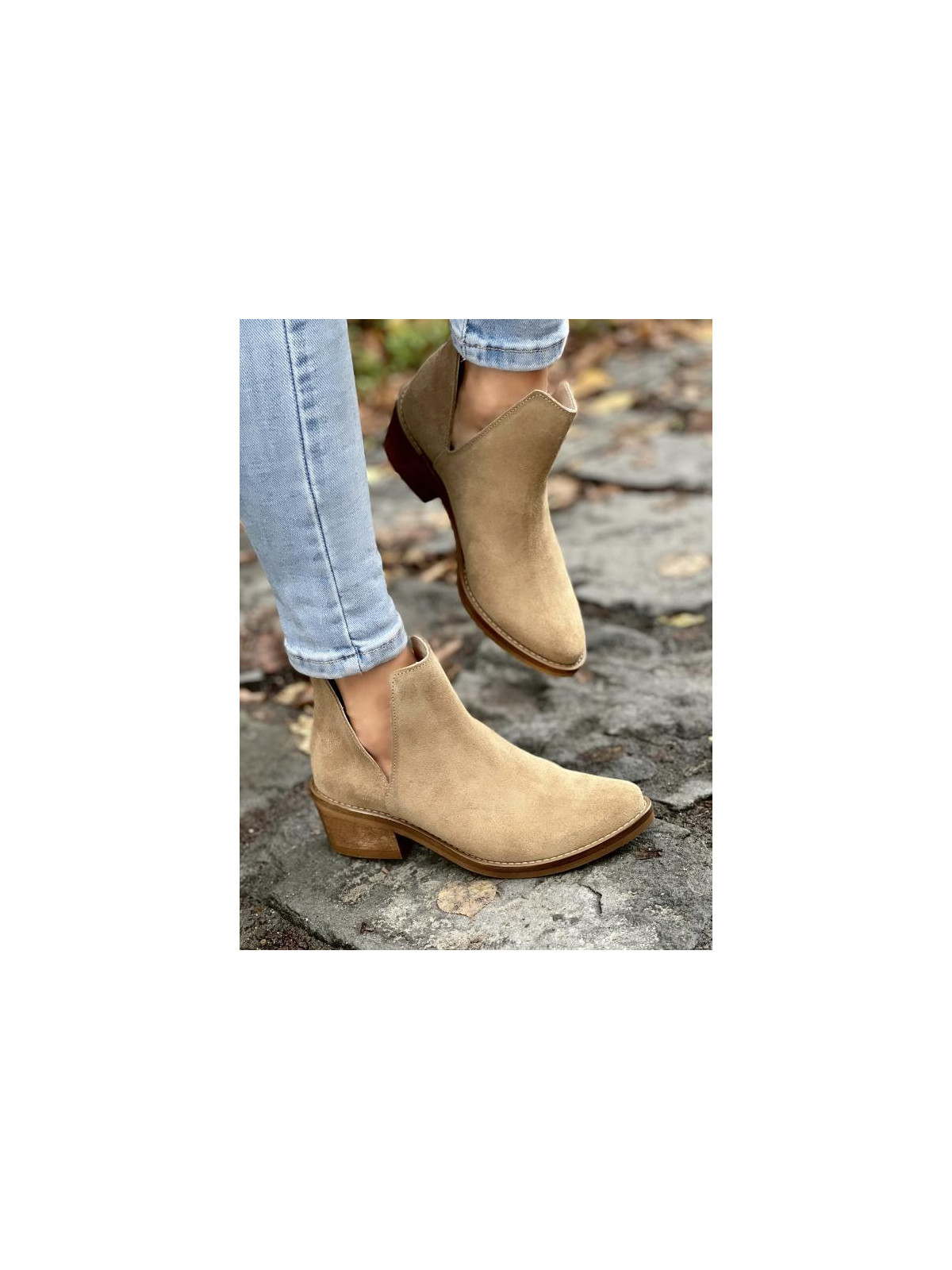 Beżowe botki damskie skórzane