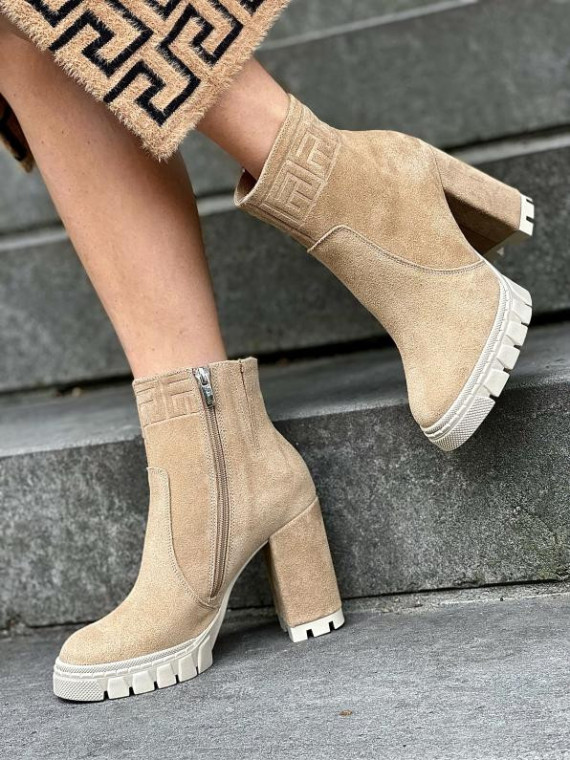 Beżowe botki damskie skórzane